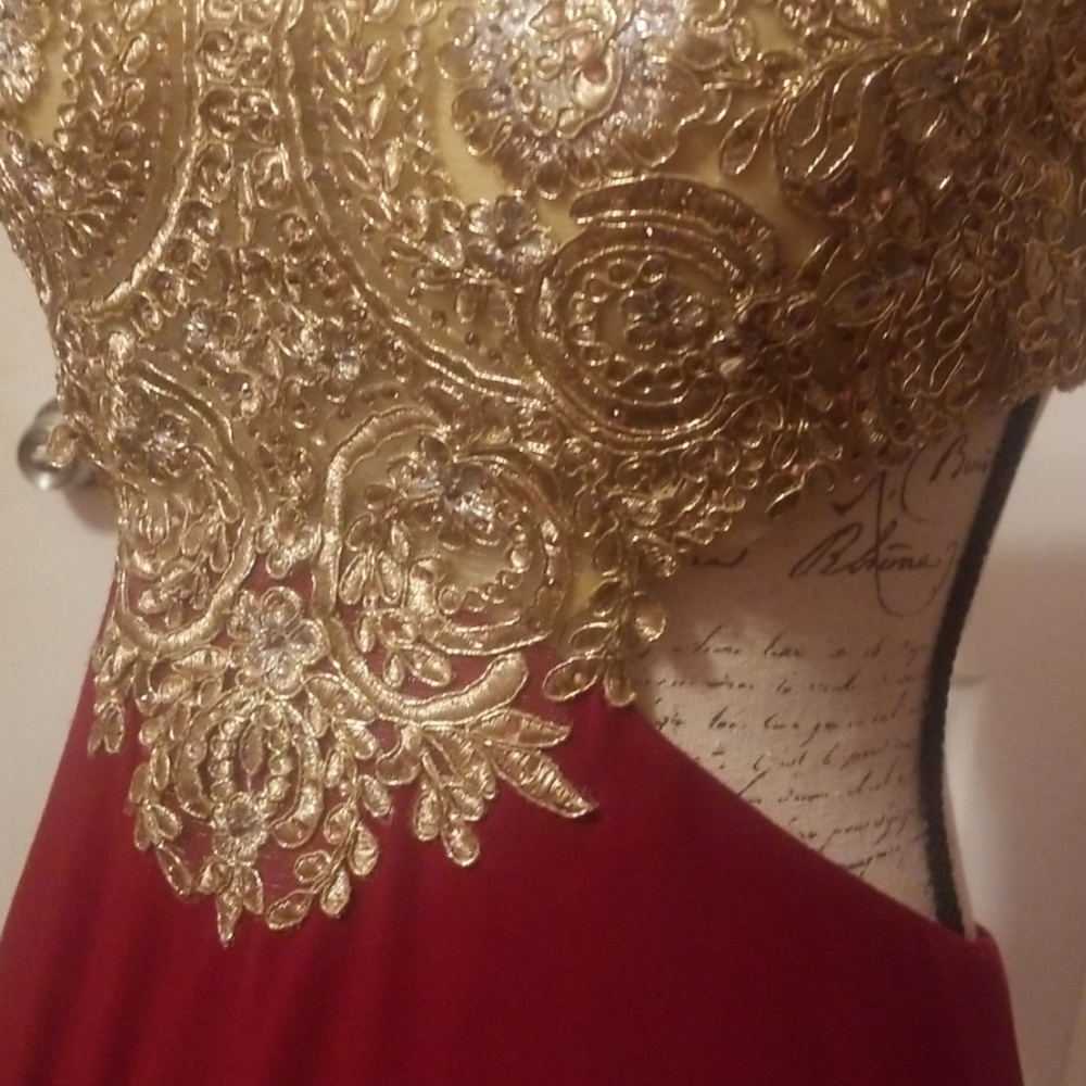 Dress - Picture 2 of 4
